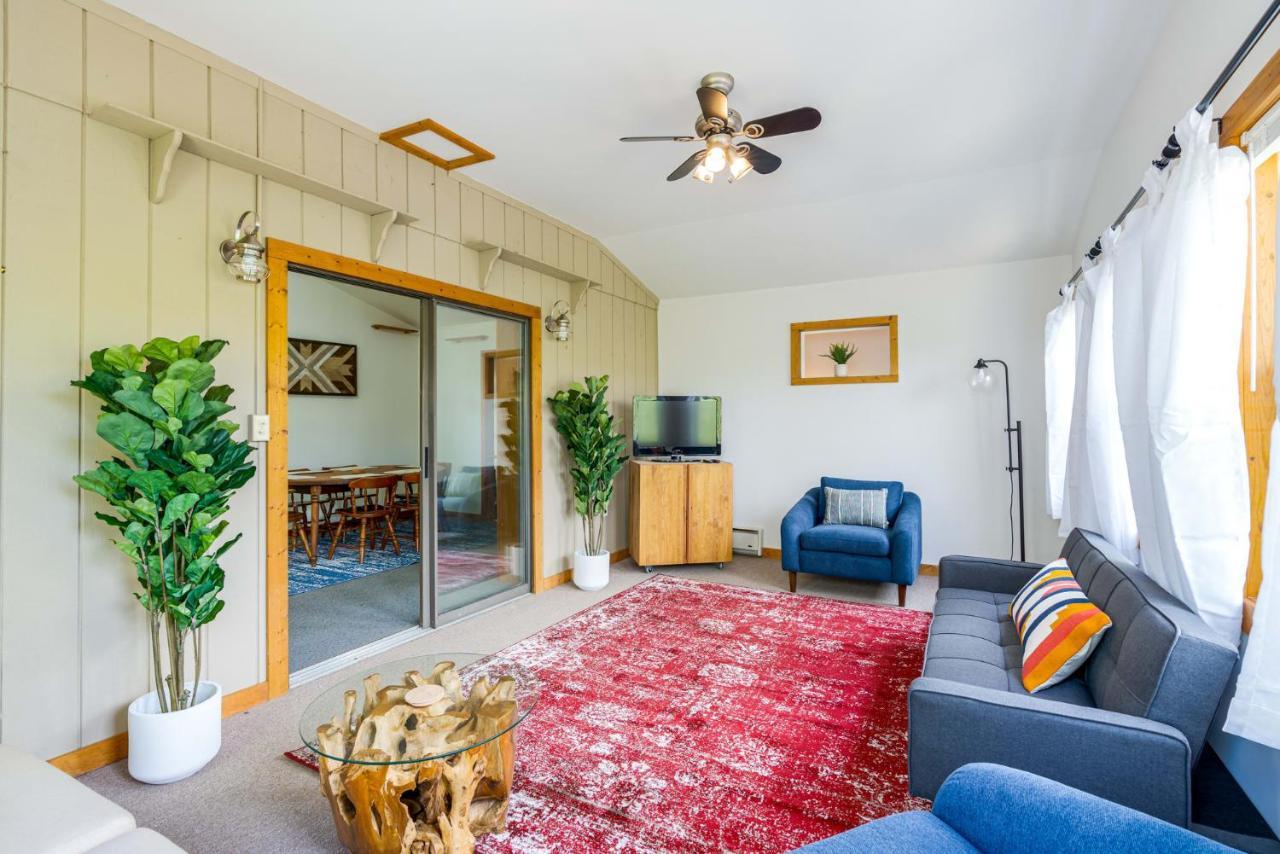 River Access Cabin With Hot Tub, Fire Pit, & Wifi! Morton Grove Exterior photo
