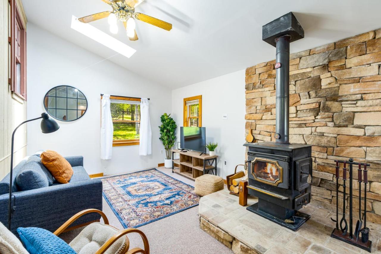 River Access Cabin With Hot Tub, Fire Pit, & Wifi! Morton Grove Exterior photo