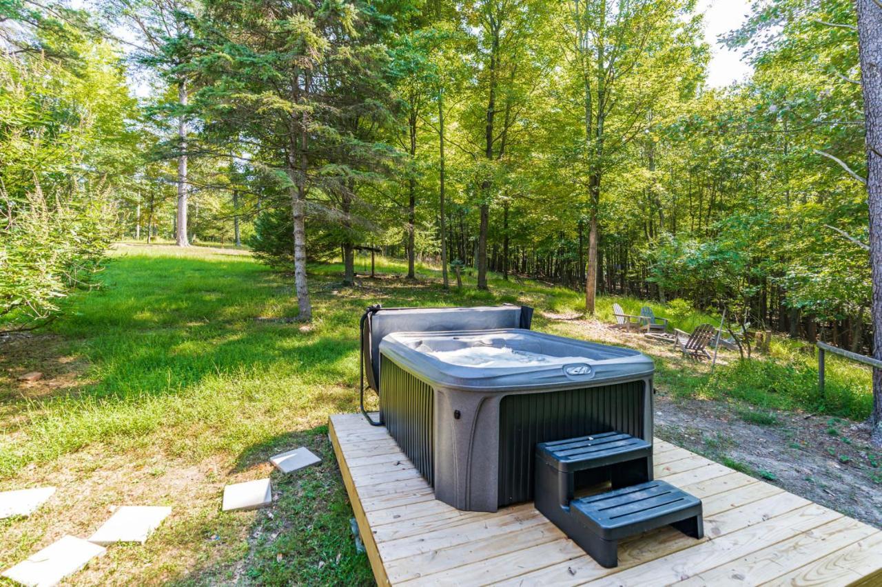 River Access Cabin With Hot Tub, Fire Pit, & Wifi! Morton Grove Exterior photo